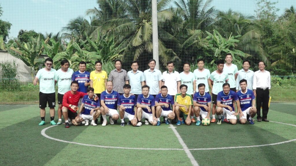 Giao Lưu Bóng đá Nam Và Trao Quà Cho Học Sinh Có Hoàn Cảnh Khó Khăn 3
