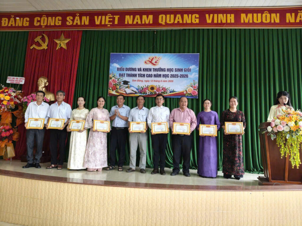 Le Tuyen Duong Hoc Sinh Doi 12 6