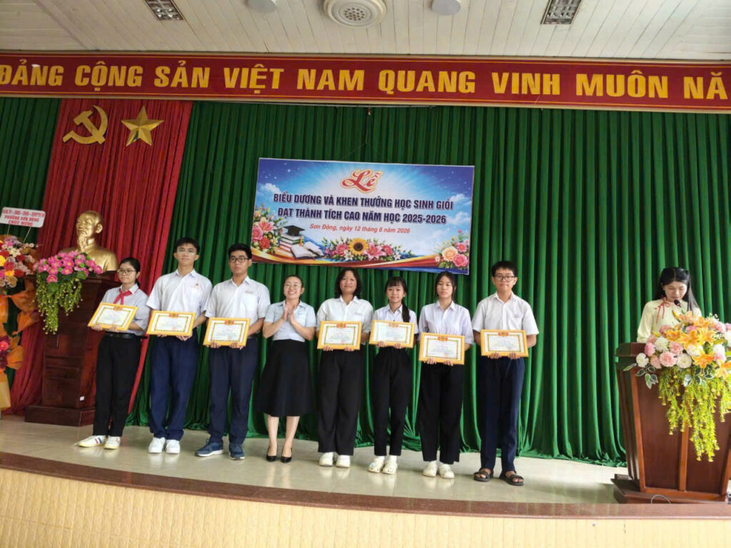 Le Tuyen Duong Hoc Sinh Doi 12 6 3