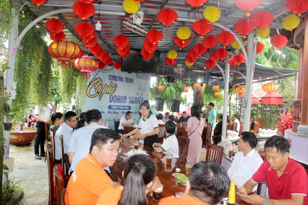 "Cà Phê Doanh Nghiệp" phường Sơn Đông tháng 9/2026 - tăng cường đối thoại, đồng hành phát triển 1 Cà Phê Doanh Nghiệp Phường Sơn Đông Tỉnh Vĩnh Long (5)