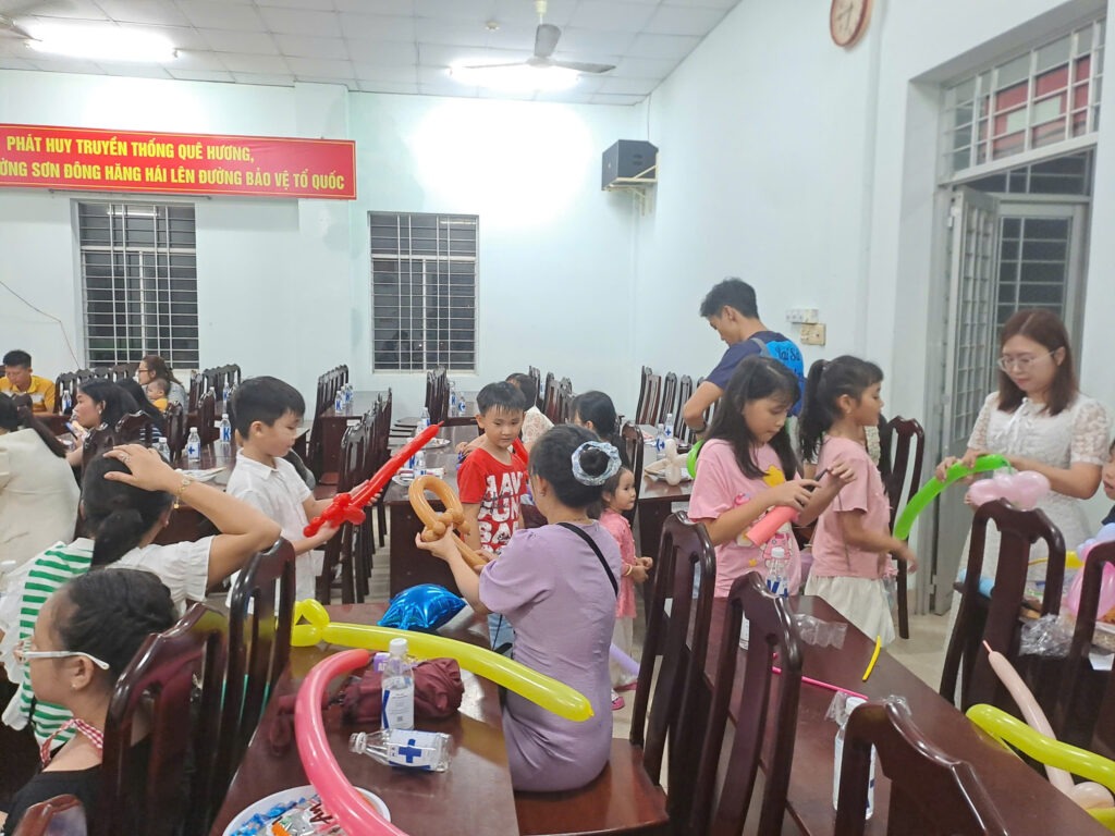 Trung Thu Thieu Nhi Phuong Son Dong (2)