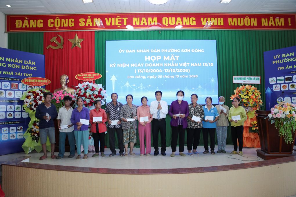 Phường Sơn Đông họp mặt kỷ niệm 22 năm Ngày Doanh Nhân Việt Nam: Đồng hành, bứt phá và phát triển bền vững 5 MEKONG HỌP MẶT NGÀY DOANH NHÂN VIỆT NAM PHƯỜNG SƠN ĐÔNG (49) (1)