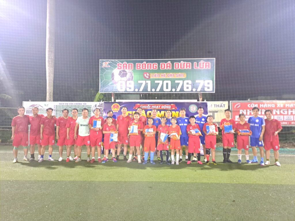Sôi nổi các hoạt động chào mừng ngày Doanh Nhân Việt Nam 2026 7 Giao Luu Bong Da Hoi Doanh Nghiep Phuong Son Dong (1)
