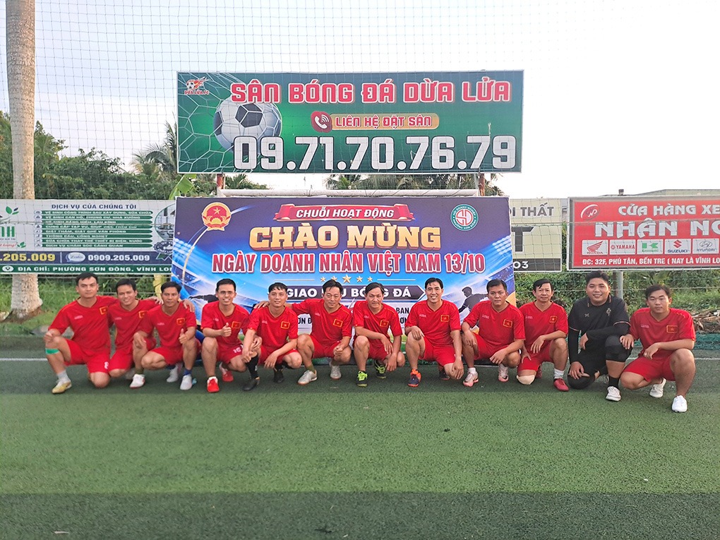 Sôi nổi các hoạt động chào mừng ngày Doanh Nhân Việt Nam 2026 6 Giao Luu Bong Da Hoi Doanh Nghiep Phuong Son Dong (2)